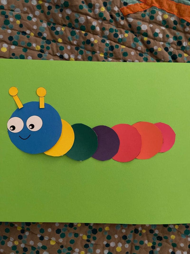 Craft for kids preschool kindergarten. Educational play for toddlers for preschool. Learning colors. Learning the circle activity. The colorful Caterpillar. Free printable material.