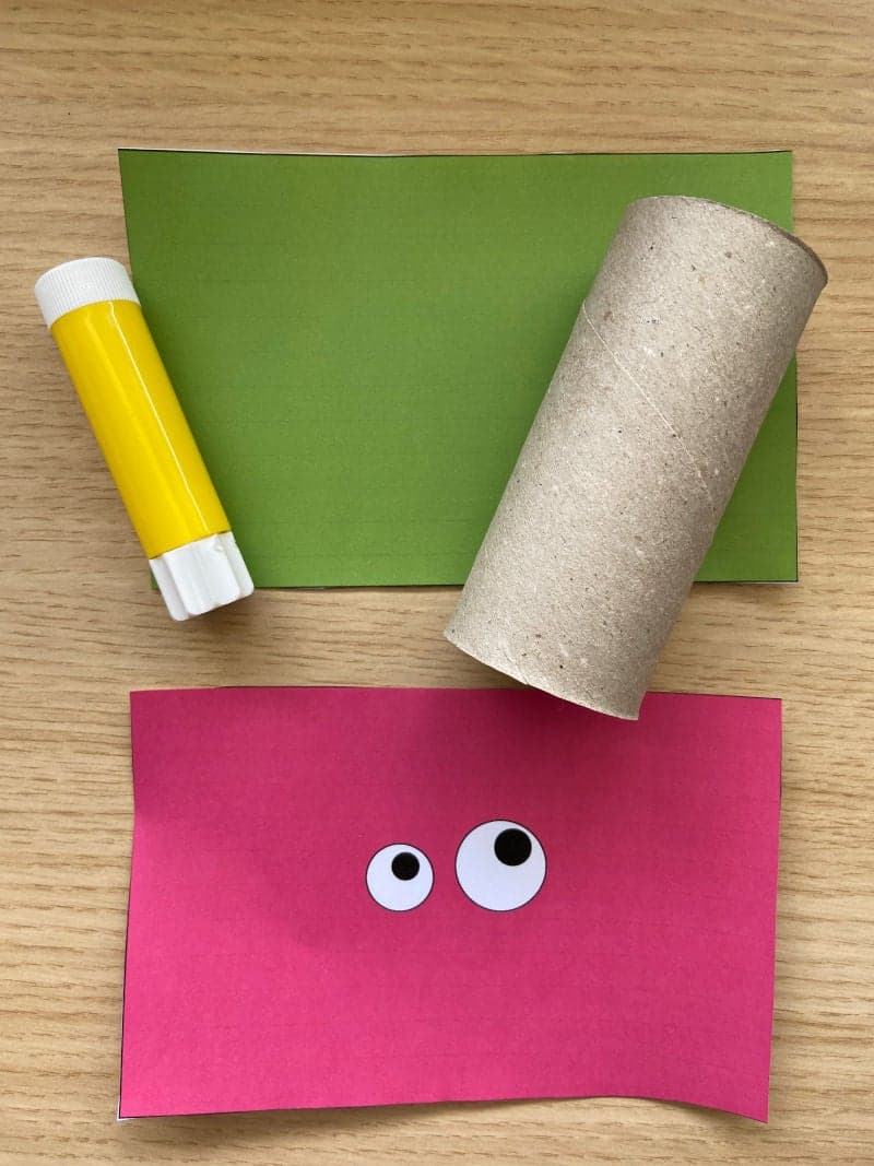 Craft for kids preschool kindergarten. Educational play for toddlers for preschool. Paper hair dolls. Toilet paper roll. Free printable material. Glue.