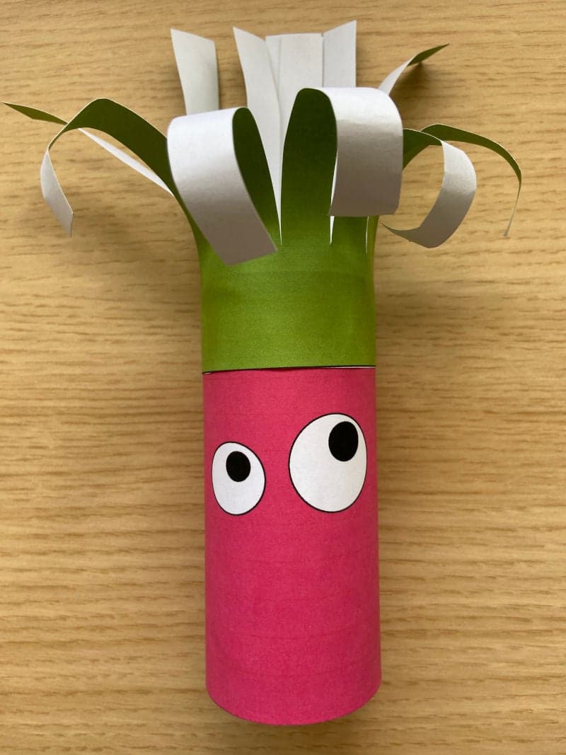 Craft for kids preschool kindergarten. Educational play for toddlers for preschool. Paper hair dolls. Toilet paper roll. Free printable material.