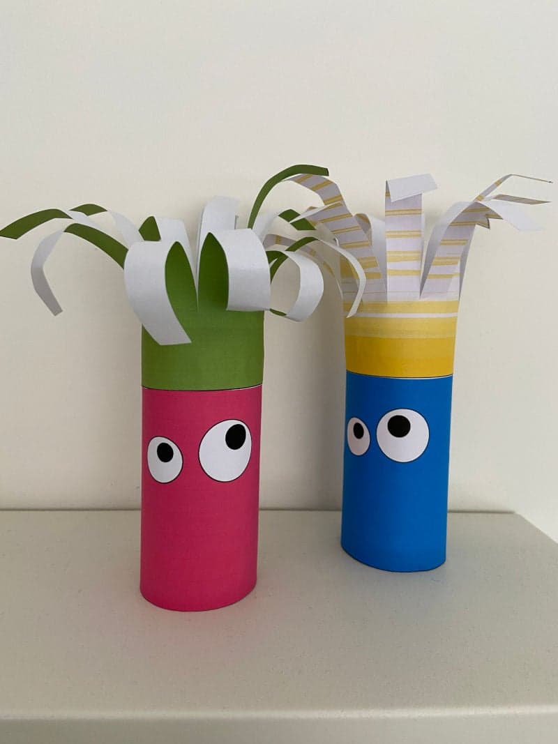 Craft for kids preschool kindergarten. Educational play for toddlers for preschool. Paper hair dolls. Toilet paper roll. Free printable material.